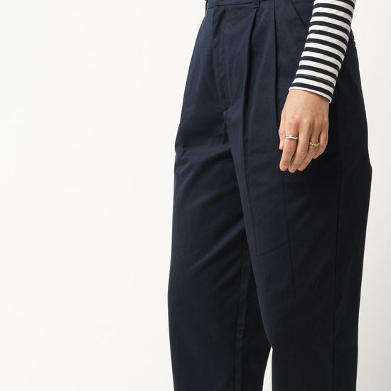 1Neha-High-waist-pleated-Pants-navy-02