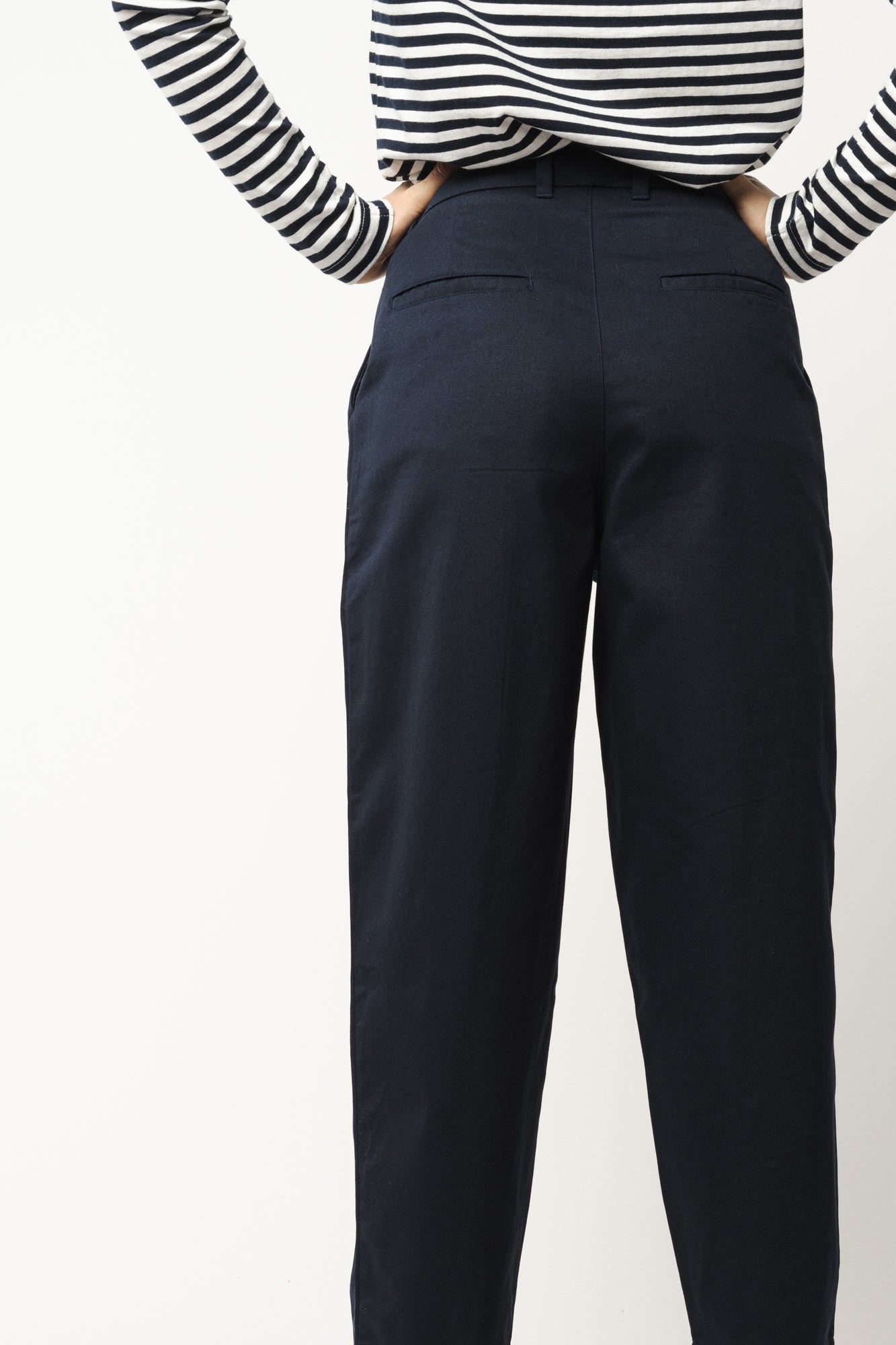 1Neha-High-waist-pleated-Pants-navy-03