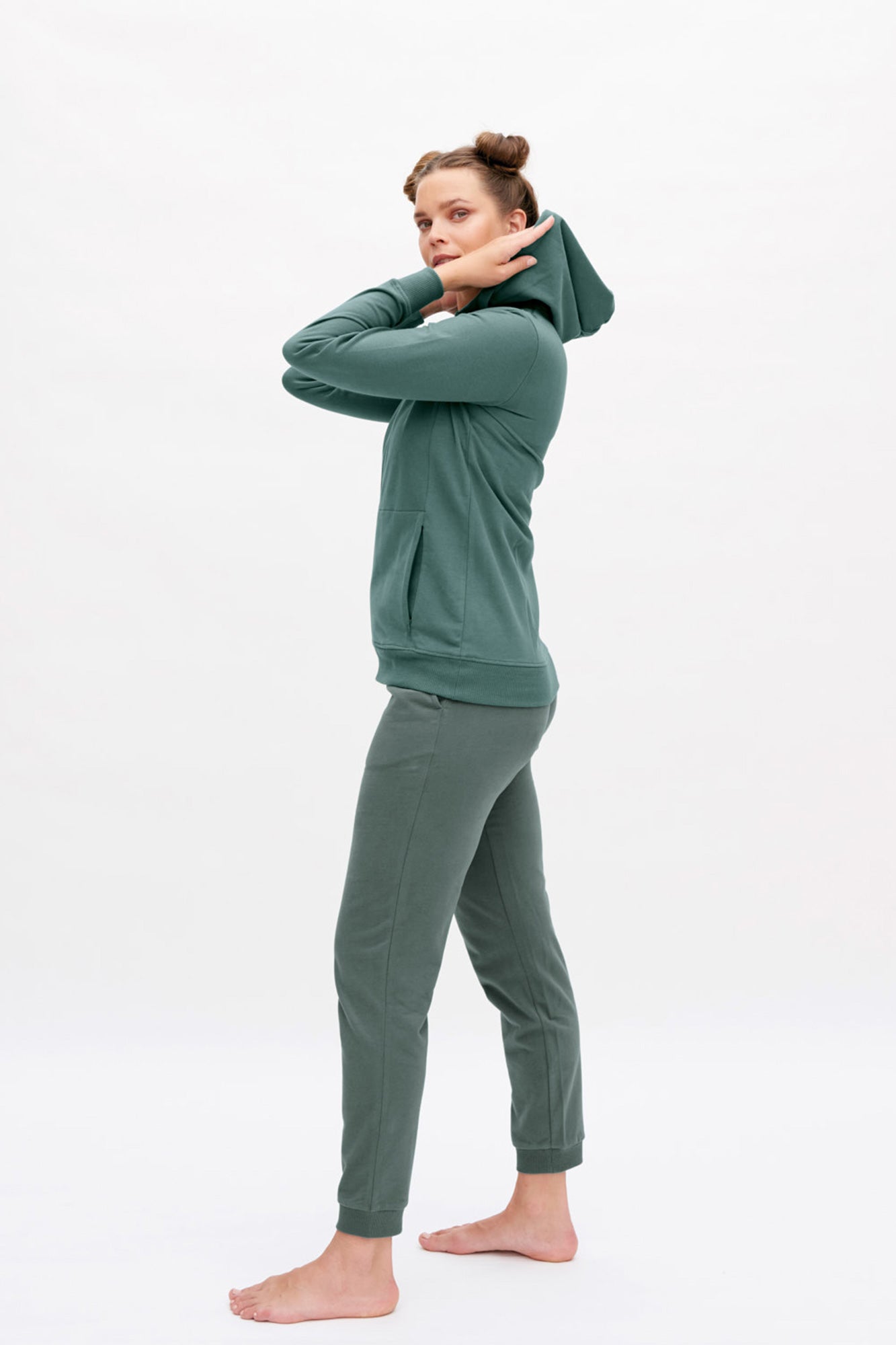 63240155-lavinia-jogginghose-aus-bio-baumwolle-bio-silver-pine-side-2