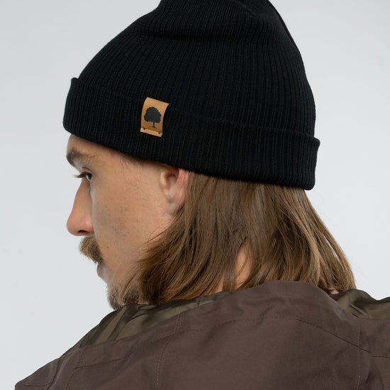 A-Beanie-aus-Bio-Baumwolle-Bio-Fashion-Black-Seite