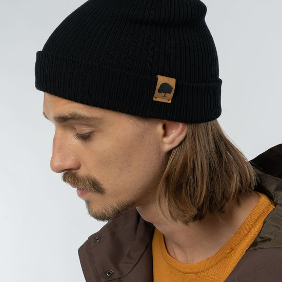 A-Beanie-aus-Bio-Baumwolle-Bio-Fashion-Black-Vorne2