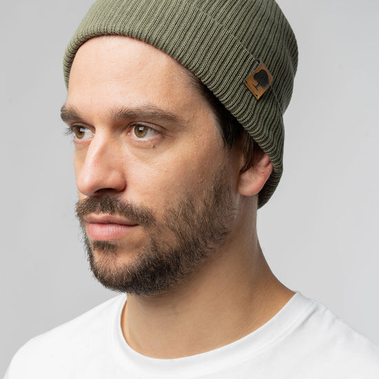 A-Beanie-aus-Bio-Baumwolle-Bio-Fashion-Green-Vorne3