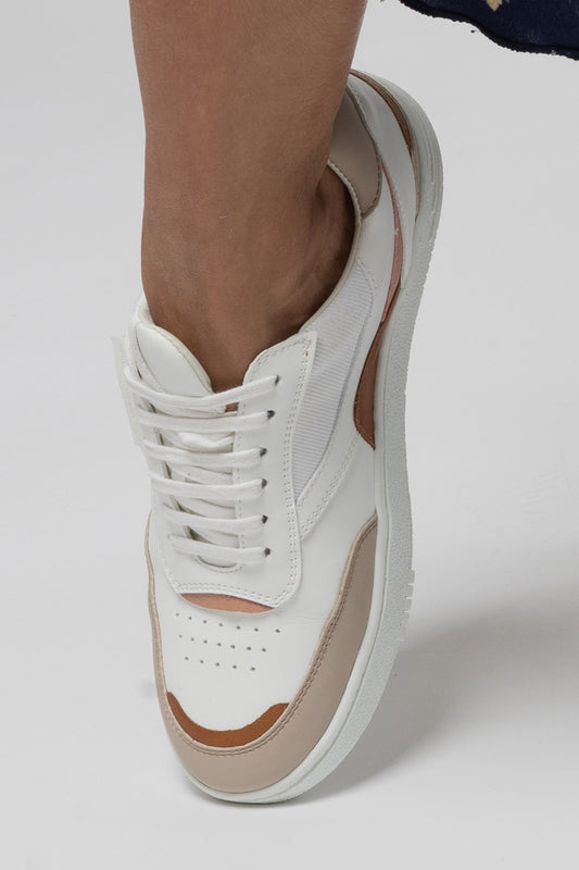Schuhe in Sand, Vorderansicht