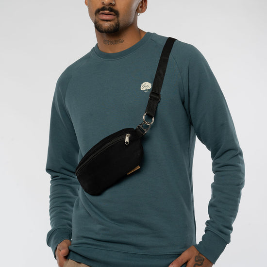 A-Bumbag-aus-recycelten-Jeans-Online-Mode-Kaufen-Black-Black-Vorne4