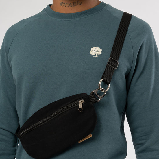 A-Bumbag-aus-recycelten-Jeans-Online-Mode-Kaufen-Black-Black-Vorne6