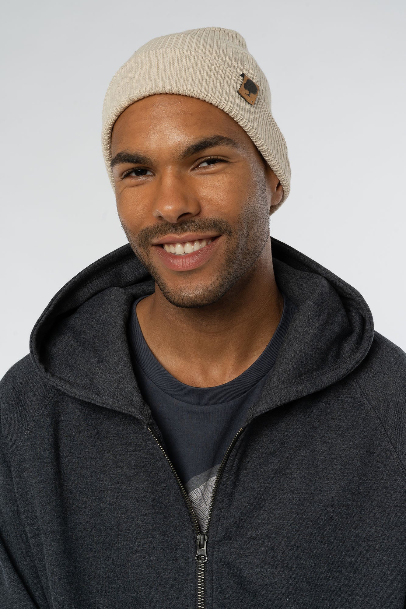 A-Maenner-Beanie-aus-Bio-Baumwolle-Bio-Fashion-Natural-Vorne2