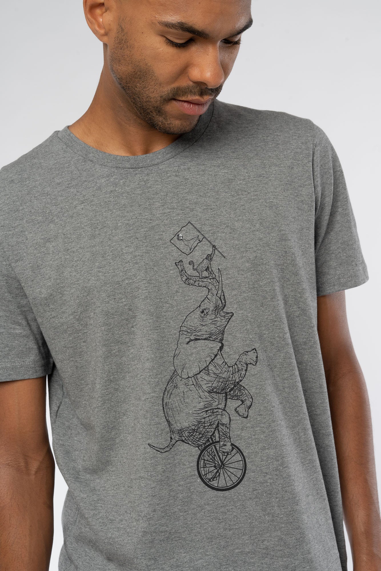 D-Elephant-Circus-T-Shirt-aus-Bio-Baumwolle-Bio-Mode-Heather-Grey-VorneVp0d5rb4OAaxM