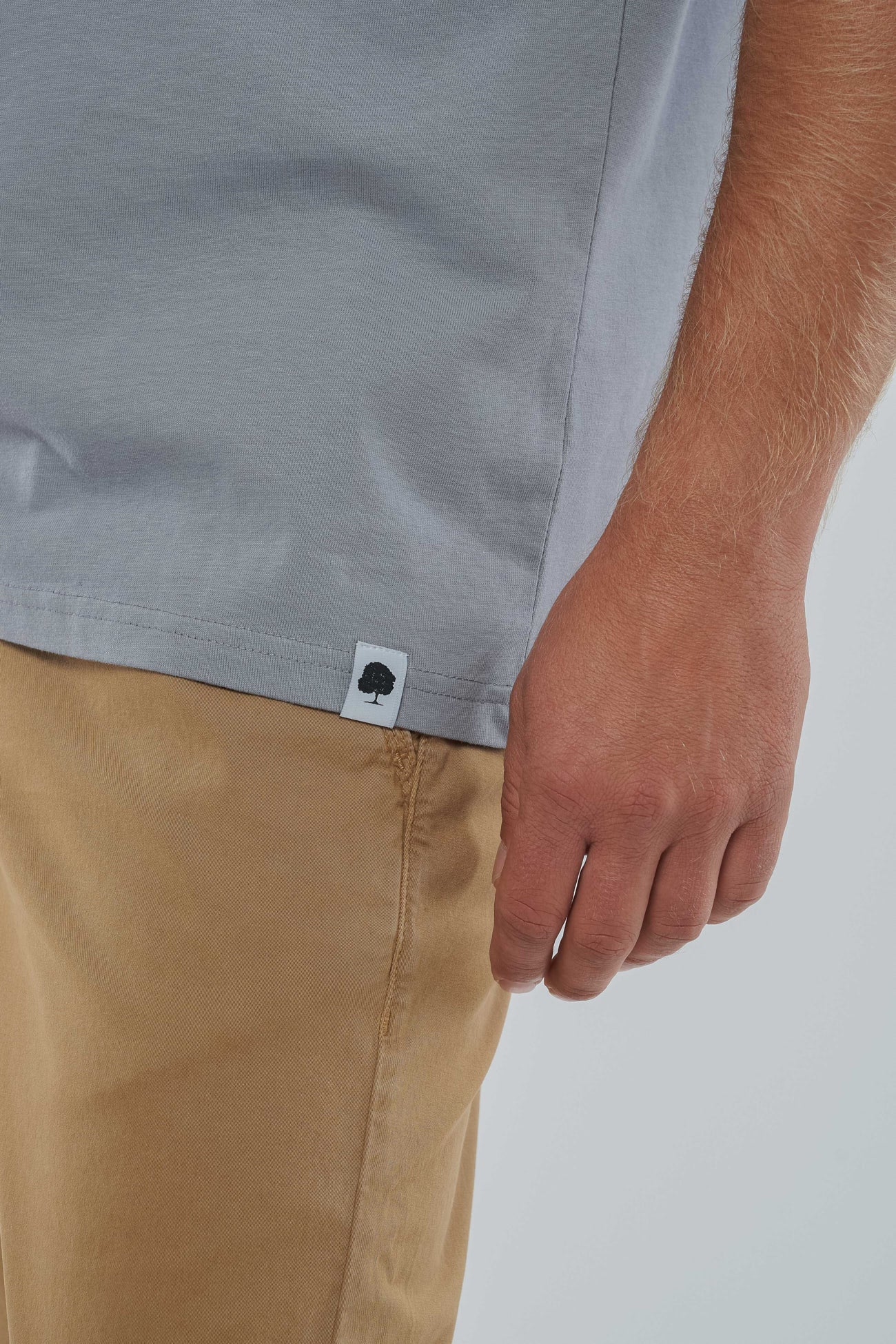 Heavy-T-Shirt-mit-edler-Stickerei-Detail2