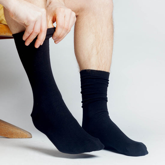 M-1301-Fair-Trade-Bio-Socken-Herren-Lang-Schwarz-Detail-4