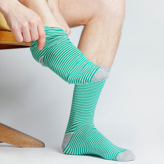 M-1307-Fair-Trade-Socken-Maenner-Lang-Gruen-Natur-Grau-Detail-3