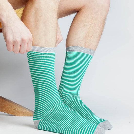M-1307-Fair-Trade-Socken-Maenner-Lang-Gruen-Natur-Grau-Detail-4