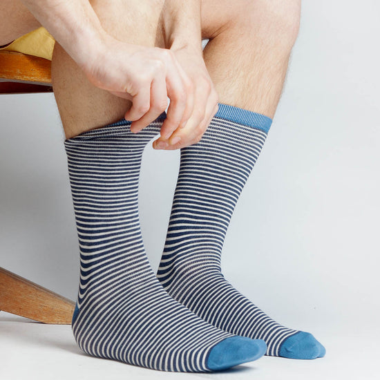 M-1308-Bio-Socken-Lang-Maenner-Dunkelblau-Natur-Denim-Detail-3