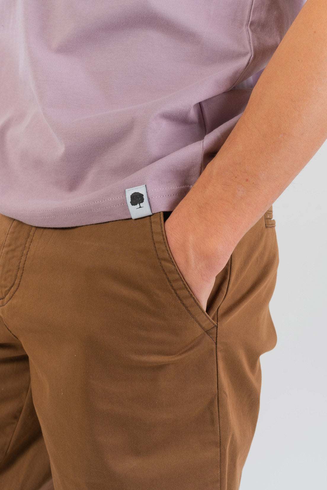 M-2006-Micro-Chino-Shorts-aus-Bio-Baumwolle-Organic-Kleidung-Herren-ARABIAN-Brown-Vorne2