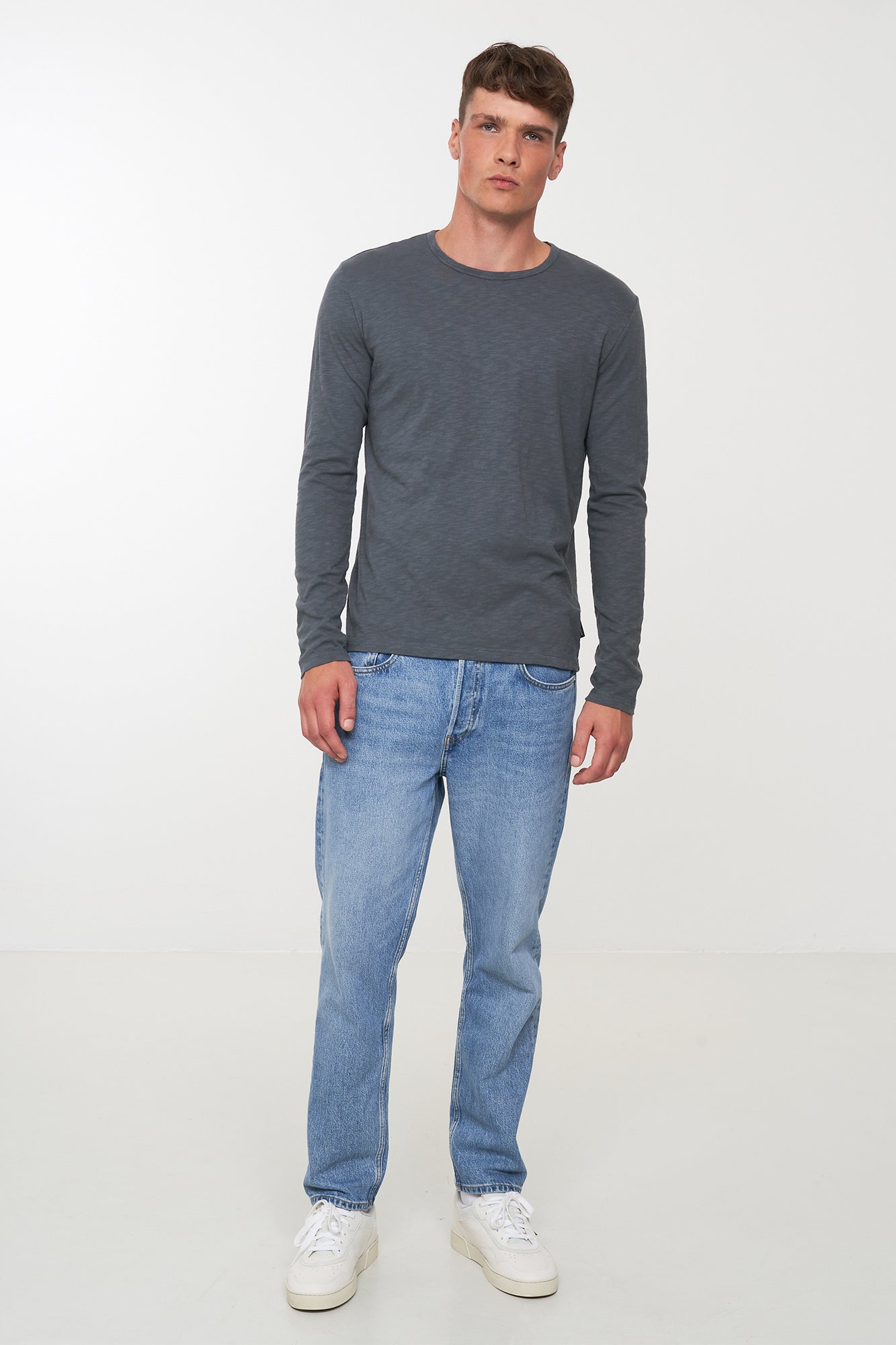 M-201027-MACA-Longsleeve-aus-Bio-Baumwolle-Mode-Kleidung-DABONI-Dove-Blue-Vorne1