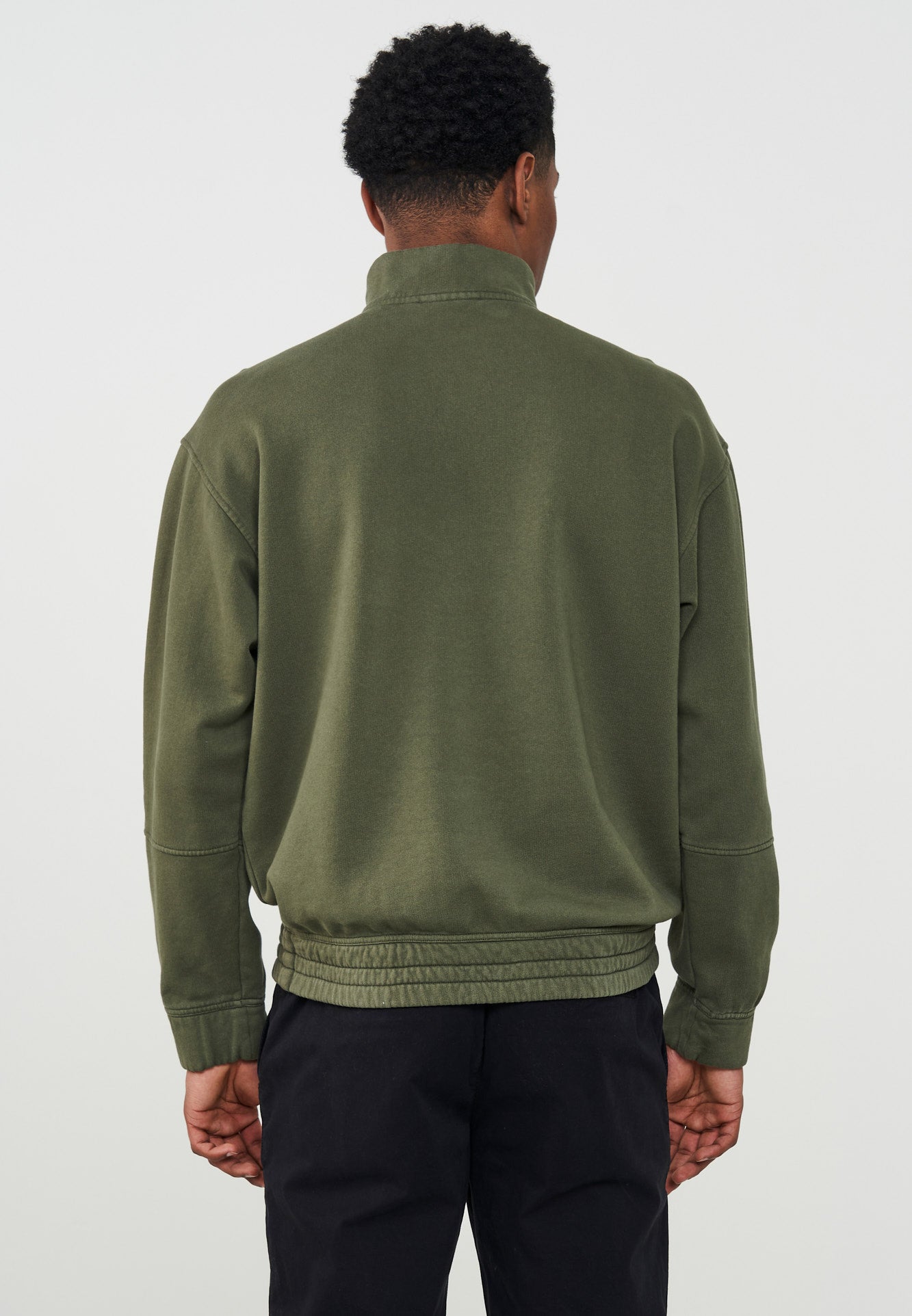 M-202015-TEASEL-Troyer-aus-Bio-Baumwolle-Faire-Mode-Online-MANEHE-Dark-Olive-Vorne3