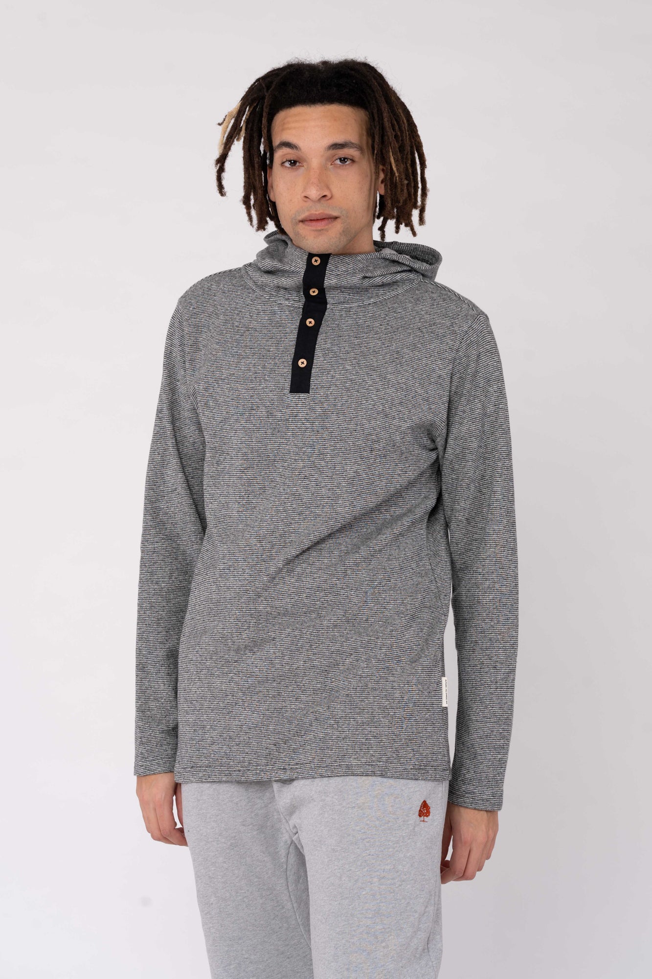 M-2222-White-Hoodie-Vorne2