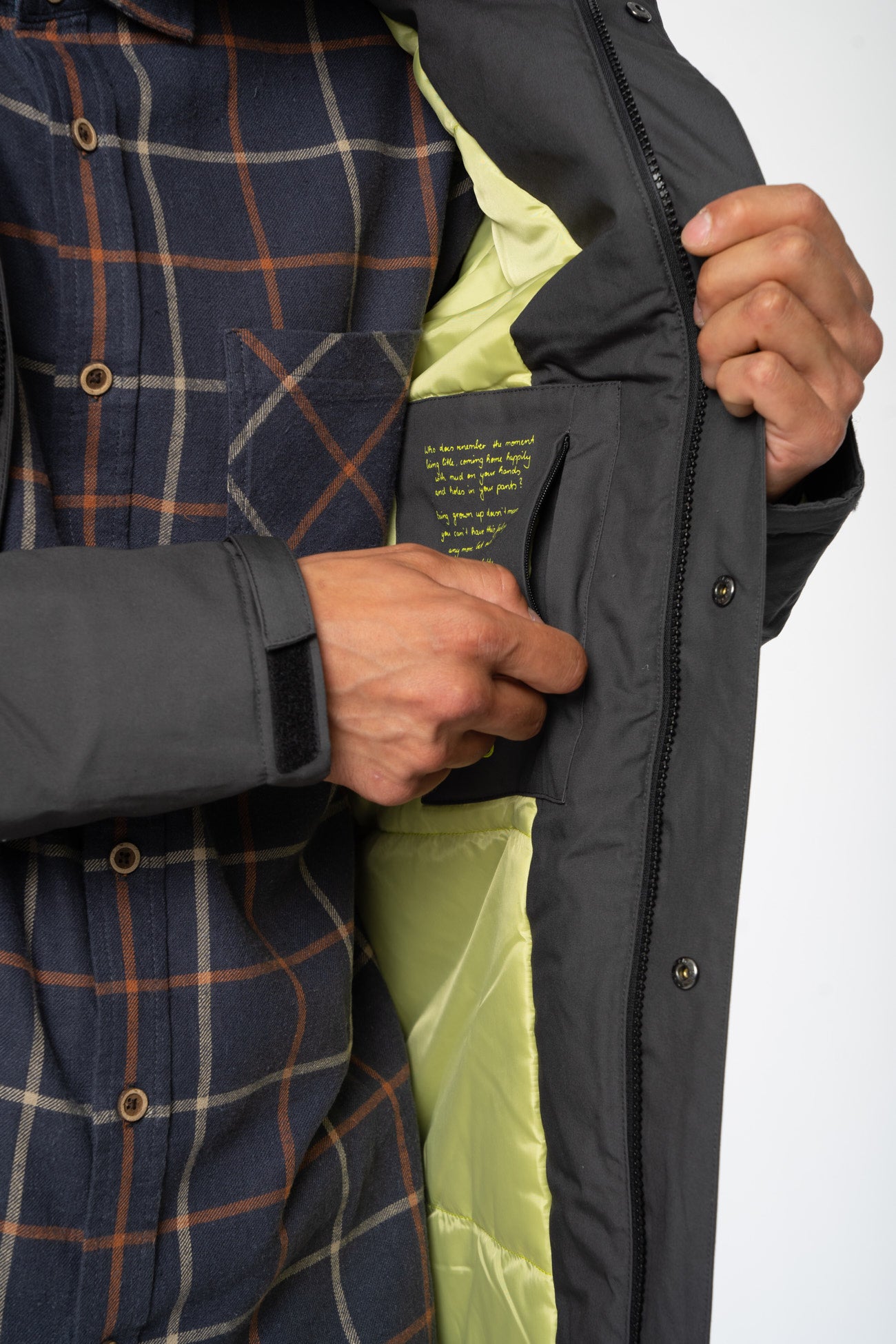 M-2337-Maenner-Mantel-Active-Coat-Grau-Detail4