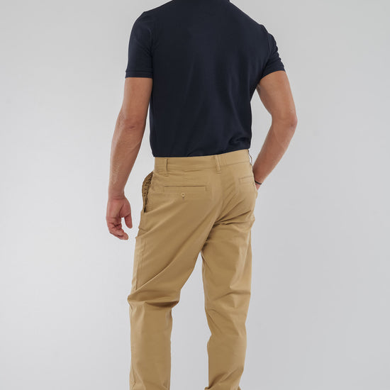 M-63552-KENDRICK-Chino-aus-Bio-Baumwolle-Ethical-Fashion-Herren-ZERIO-Tobacco-Hinten2