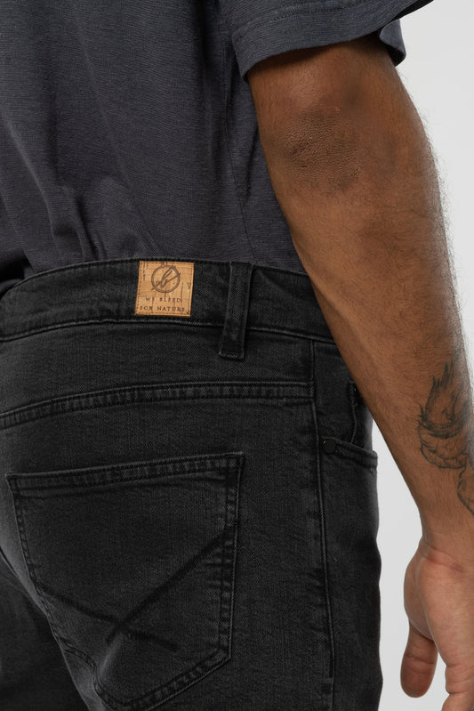 Jeans aus Bio Baumwolle Tencel in Black Washed, Detailansicht