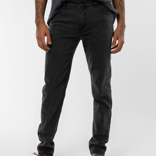 Jeans aus Bio Baumwolle Tencel in Black Washed, Vorderansicht