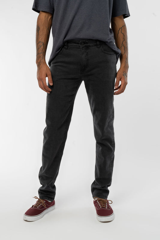 Jeans aus Bio Baumwolle Tencel in Black Washed, Vorderansicht