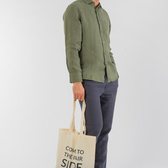 M-DH031-Feines-Hemd-mit-Brusttasche-aus-Hanf-Fair-Produzierte-Mode-Herren-FLAVUS-Herb-Vorne4