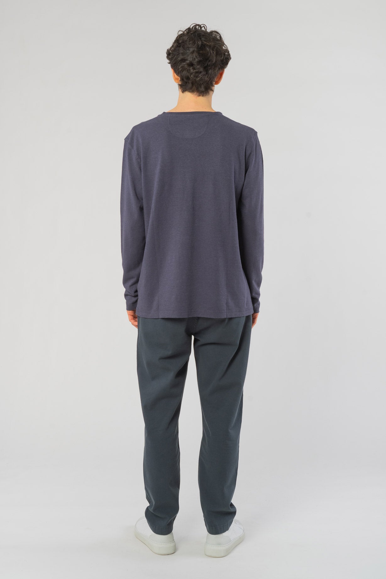 M-DH225OEB-Leichtes-Basic-Longsleeve-aus-Hanf-Bio-Baumwolle-Faire-Mode-Online-Herren-FAXON-Dark-Vorne1