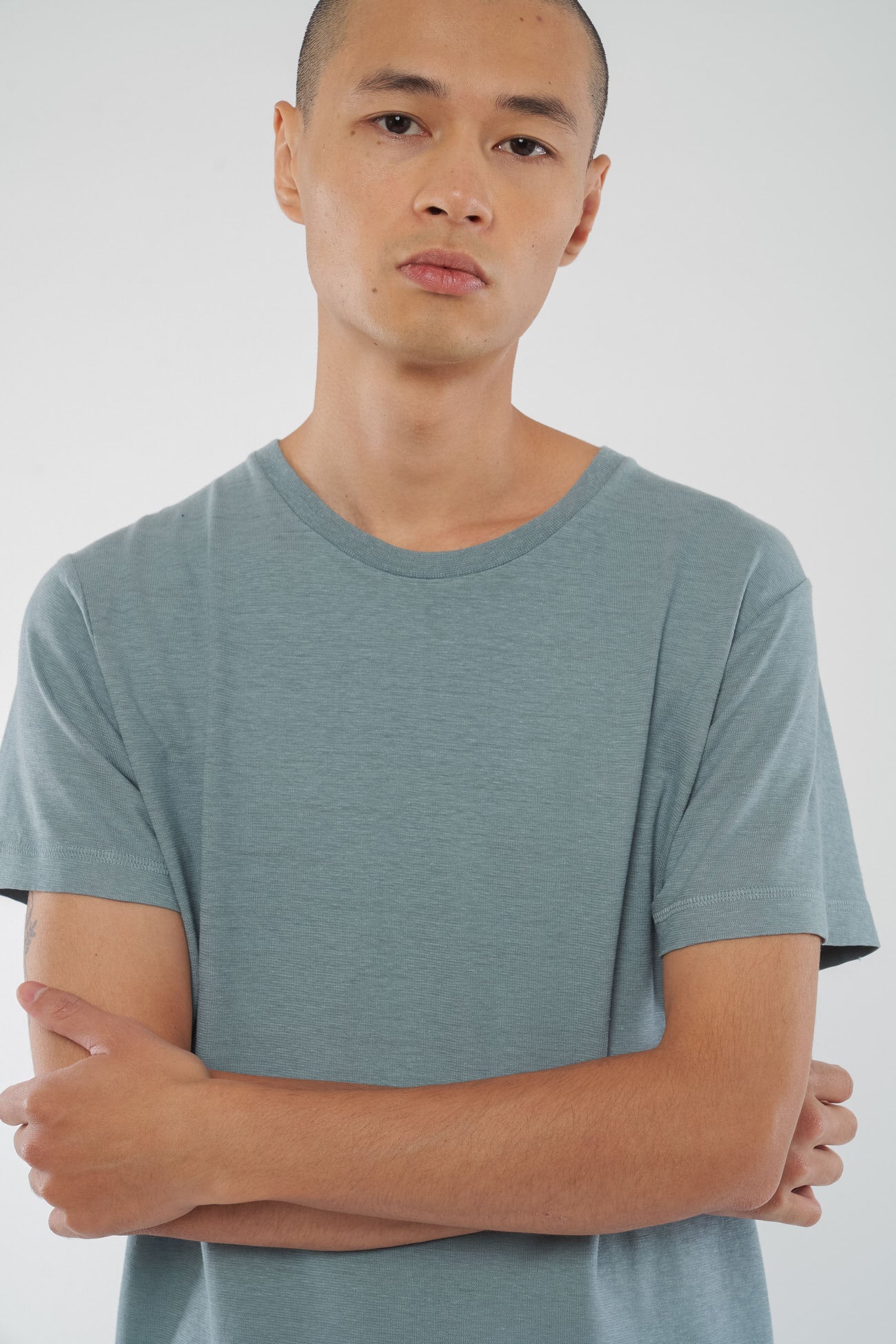 M-DH245OEB-Slim-fit-T-Shirt-aus-Hanf-Bio-Baumwolle-Fair-Trade-Mode-Online-Herren-SONEO-Aloe-Detail