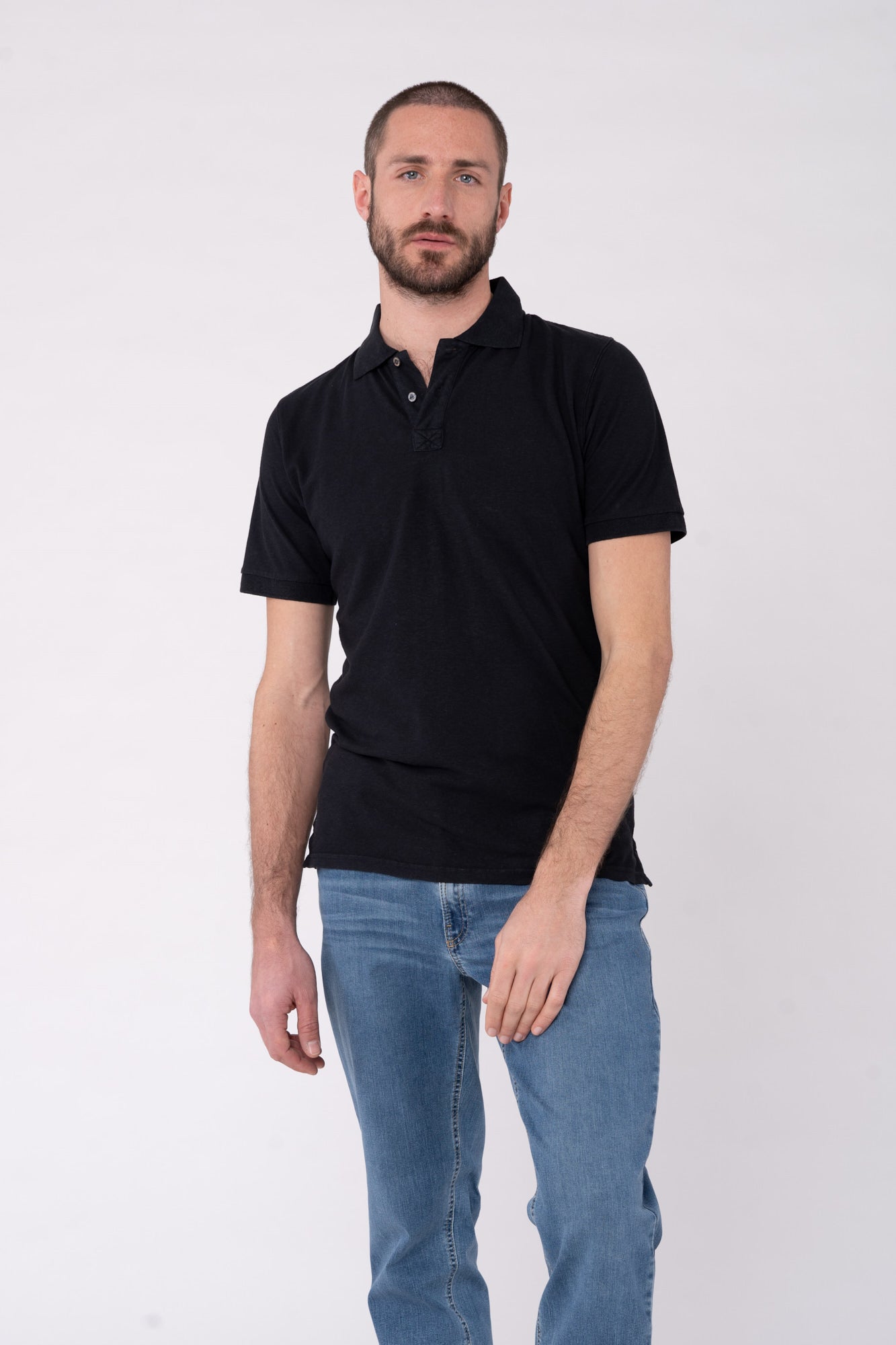 M-DH279OEB-Klassisches-Poloshirt-aus-Hanf-Bio-Baumwolle-Organic-Kleidung-EDURA-Black-Vorne2