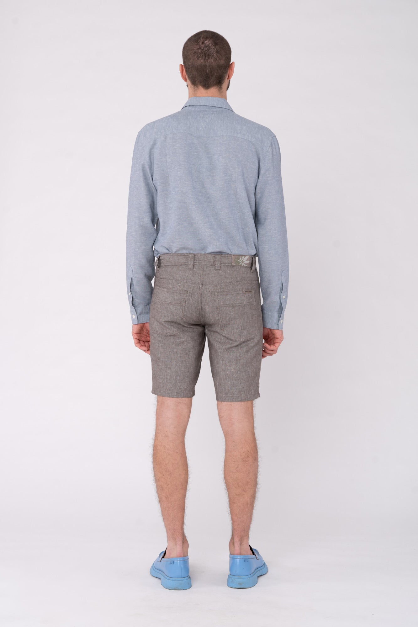 M-DH585OEB-Moderne-Shorts-aus-Hanf-Bio-Baumwolle-Bio-Baumwoll-Kleidung-EKAPANO-Asphalt-Vorne2