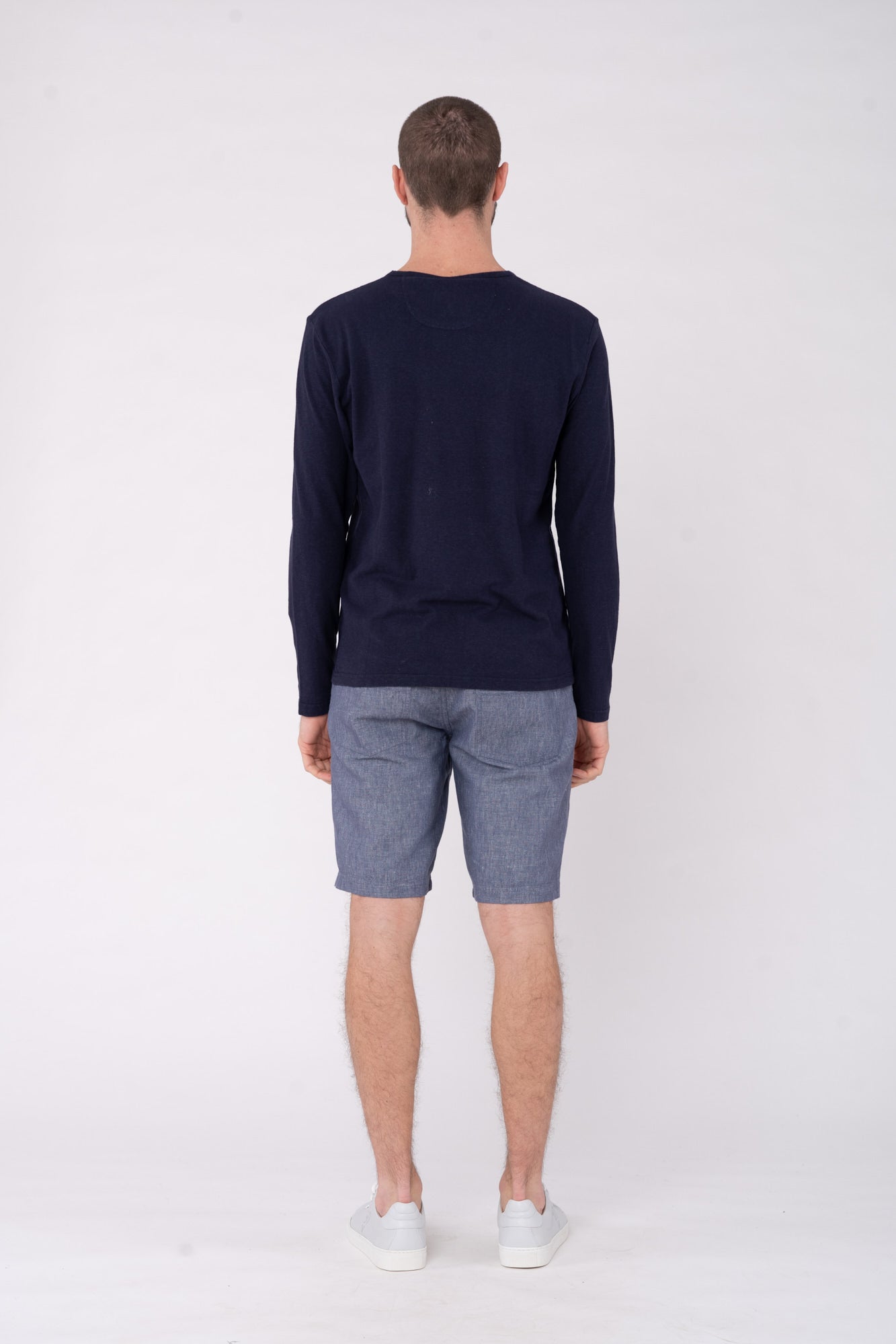 M-DH585OEB-Moderne-Shorts-aus-Hanf-Bio-Baumwolle-Bio-Baumwoll-Kleidung-EKAPANO-Indigo-Vorne5