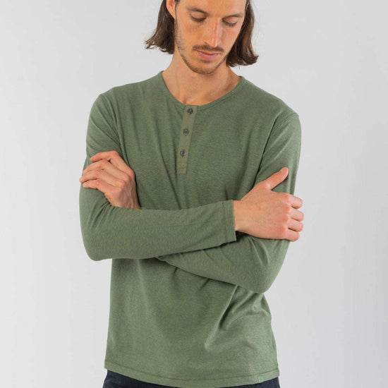 M-DH833OEB-Henley-Longsleeve-aus-Hanf-Bio-Baumwolle-Oekomode-Herren-FIDO-Herb-Vorne2