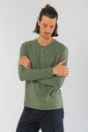 M-DH833OEB-Henley-Longsleeve-aus-Hanf-Bio-Baumwolle-Oekomode-Herren-FIDO-Herb-Vorne2