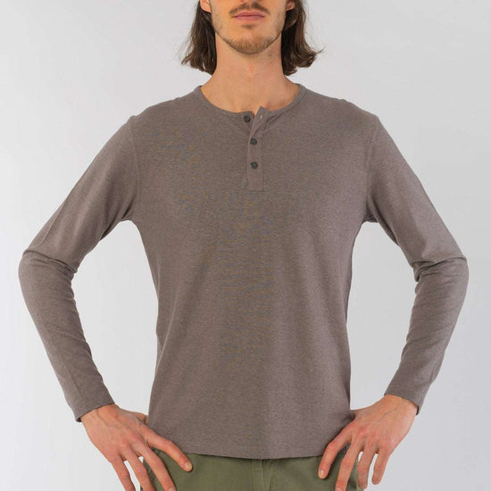 M-DH833OEB-Henley-Longsleeve-aus-Hanf-Bio-Baumwolle-Oekomode-Herren-FIDO-Taupe-Vorne2