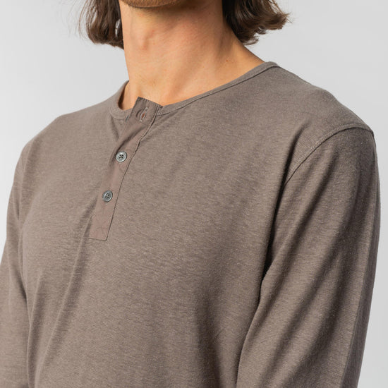 M-DH833OEB-Henley-Longsleeve-aus-Hanf-Bio-Baumwolle-Oekomode-Herren-FIDO-Taupe-Vorne3