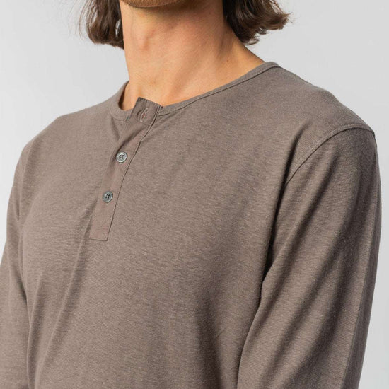 M-DH833OEB-Henley-Longsleeve-aus-Hanf-Bio-Baumwolle-Oekomode-Herren-FIDO-Taupe-Vorne3