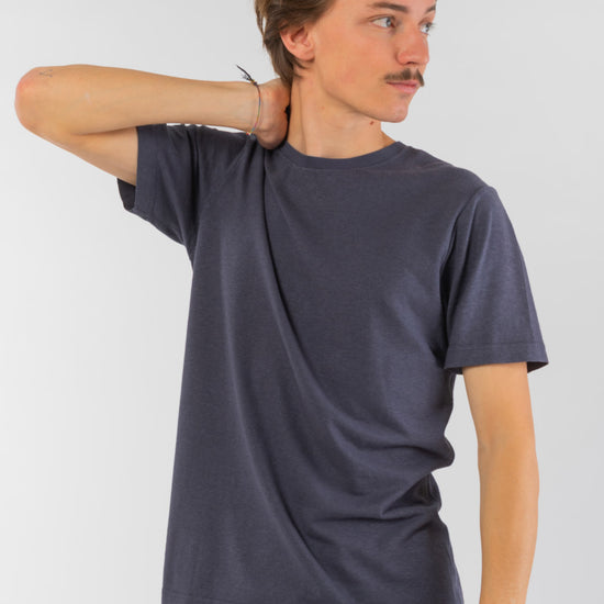 M-DH841OEB-Slim-Fit-T-Shirt-aus-Hanf-Bio-Baumwolle-Fairtrade-Kleidung-Herren-DOMITIUS-Dark-Vorne2