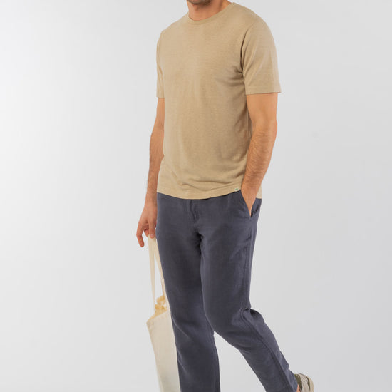 M-DH841OEB-Slim-Fit-T-Shirt-aus-Hanf-Bio-Baumwolle-Fairtrade-Kleidung-Herren-DOMITIUS-Gobi-Vorne3