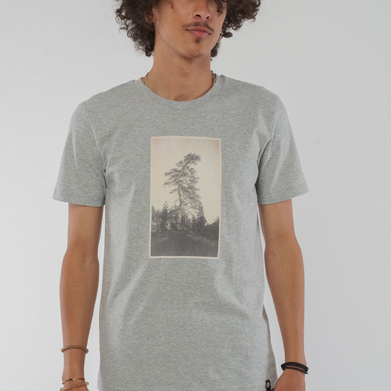 M-EP01-MGY1-Grow-with-the-Flow-Vorne-Design-T-Shirt