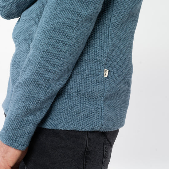 M-GB1316-COLE-SWEATER-Relaxed-Arctic-Blue-Detail