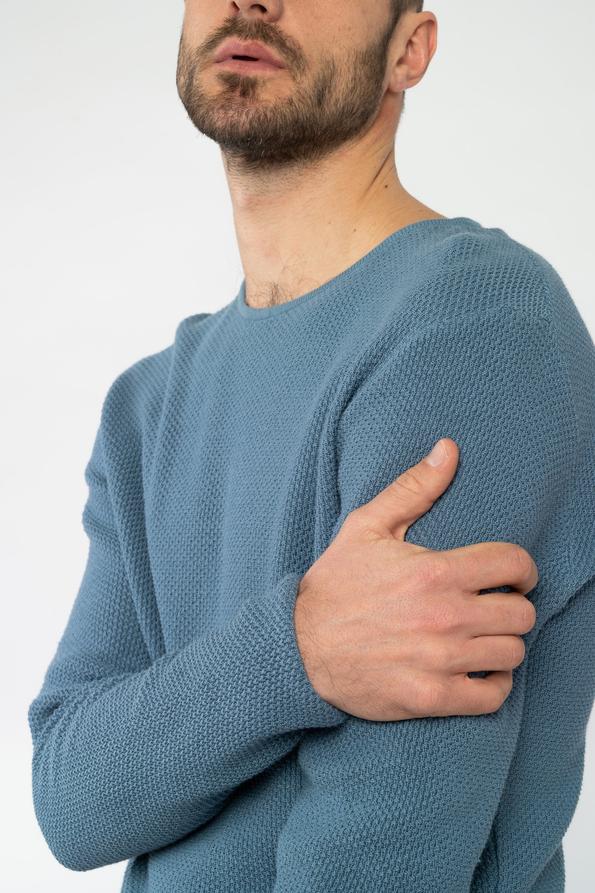 M-GB1316-COLE-SWEATER-Relaxed-Arctic-Blue-Vorne2