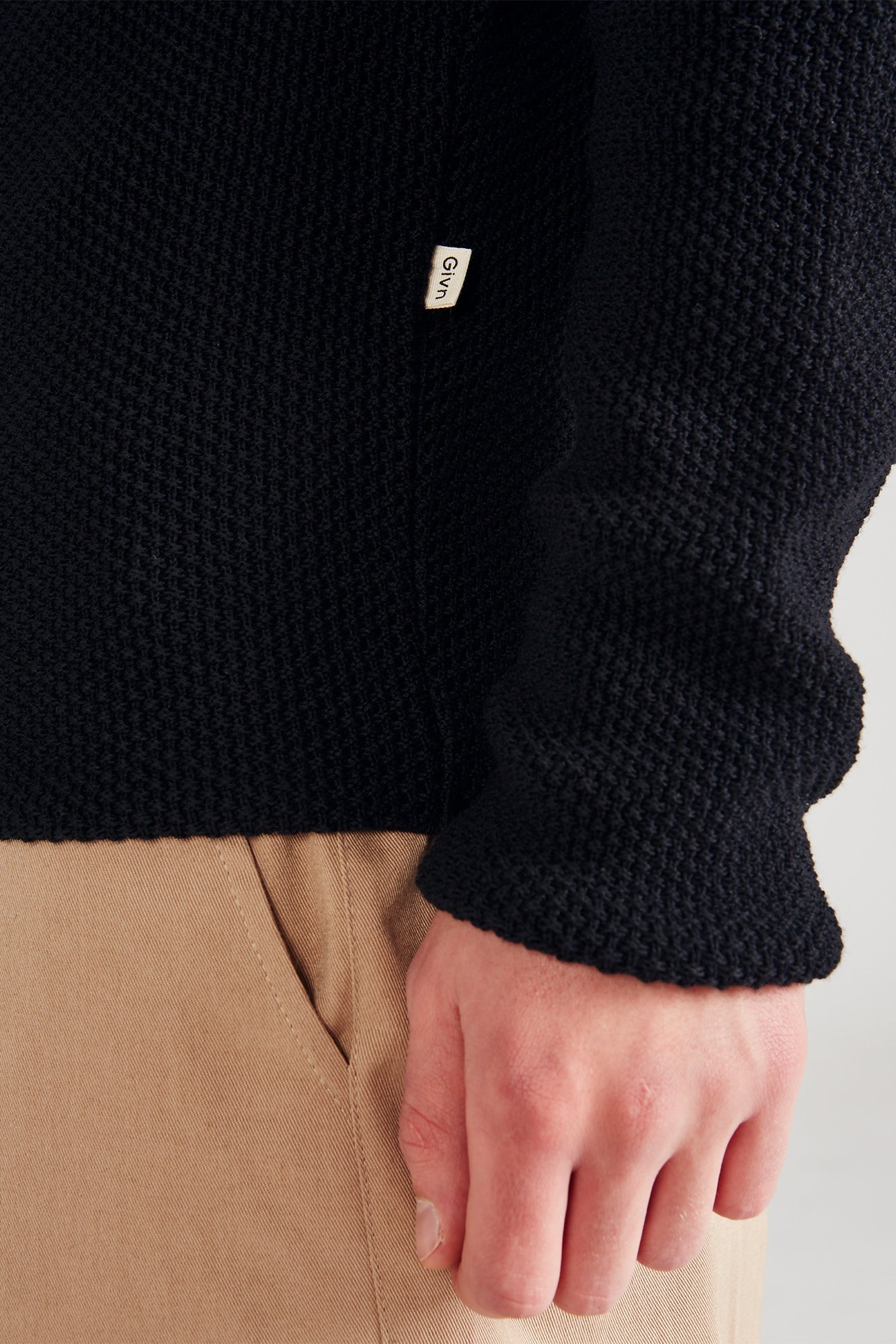 M-GB1316-COLE-SWEATER-Relaxed-Black-Detail