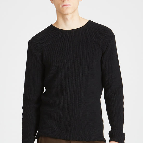 M-GB1316-COLE-SWEATER-Relaxed-Black-Vorne