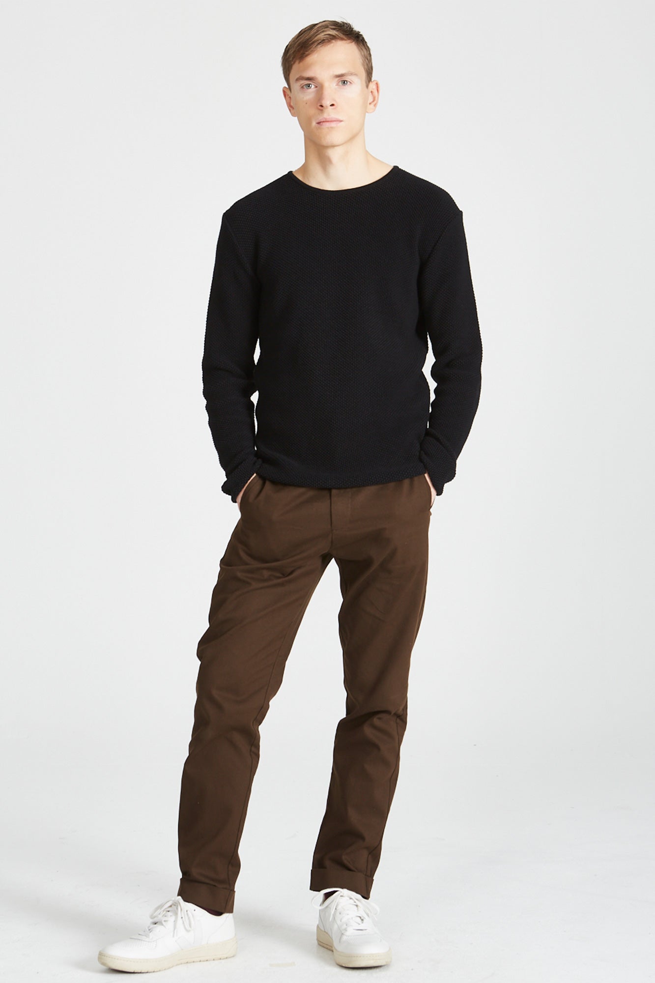 M-GB1316-COLE-SWEATER-Relaxed-Black-Vorne2