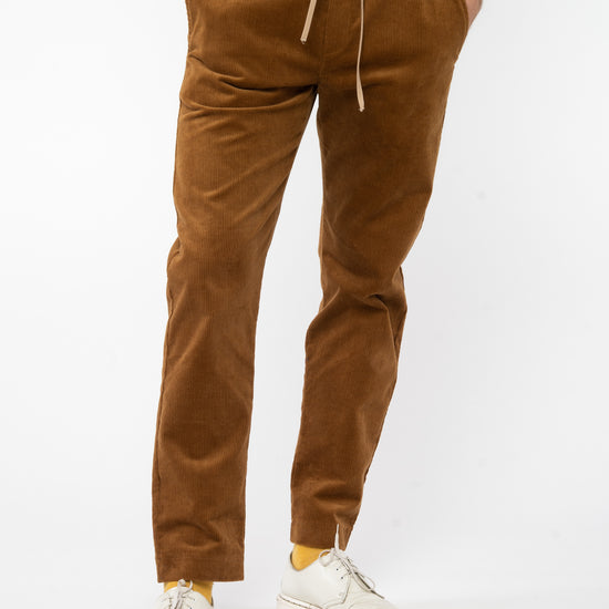 M-GB1505-EWric-Hose-Cord-Nachhaltig-EU-Produktion-Caramel-Brown-Vorne