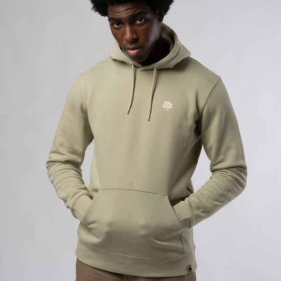 M-Hoodie-aus-Bio-Baumwolle-recyceltem-Polyester-Bio-Fashion-Sage-Detail