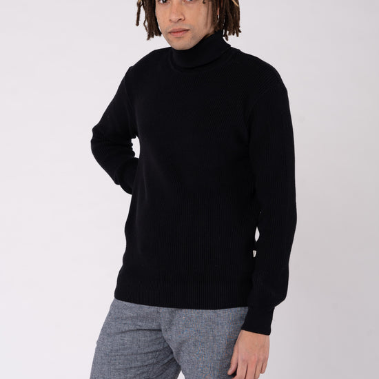 M-Kanja-Rollkragenpullover-Black-Vorne2