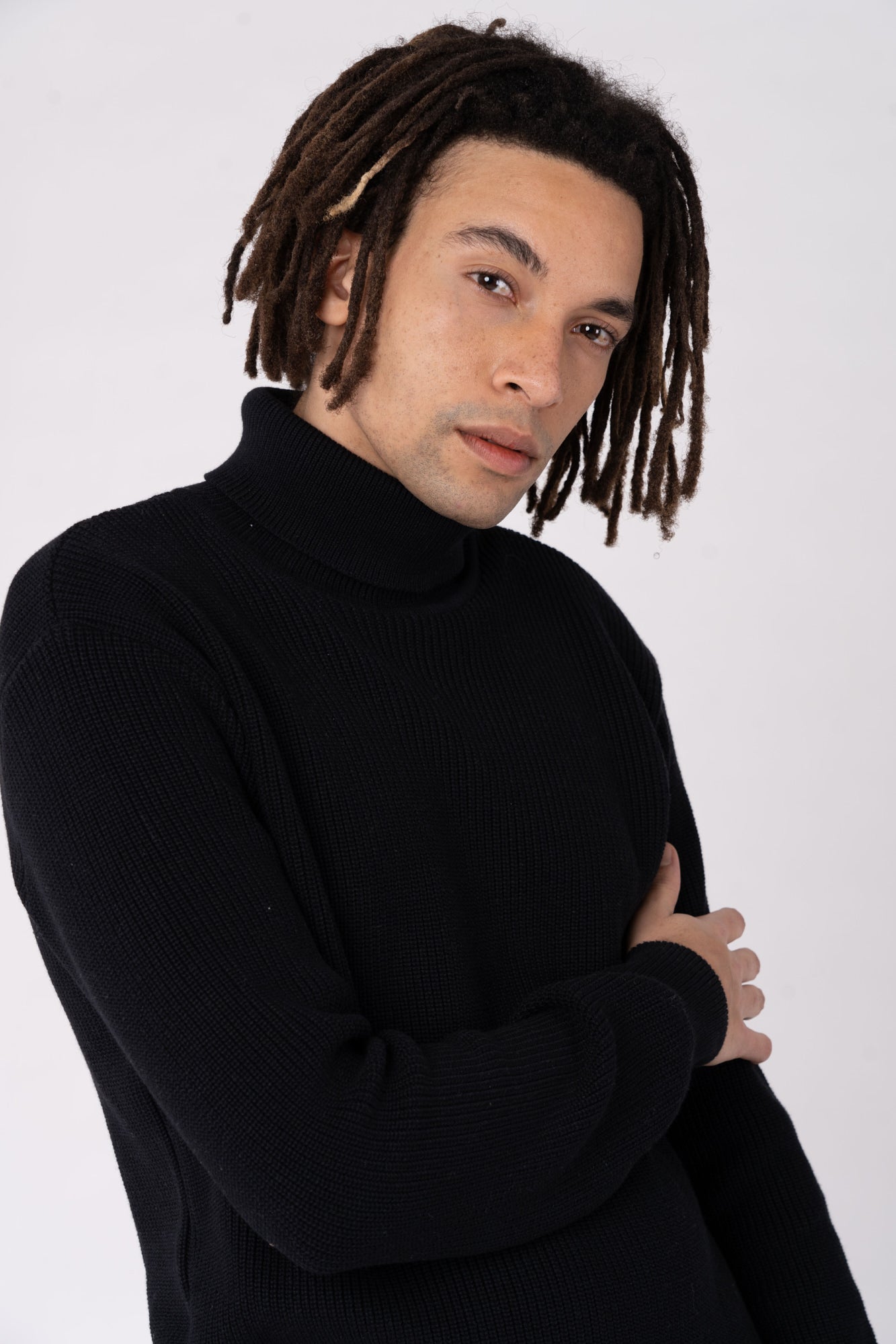 M-Kanja-Rollkragenpullover-Black-Vorne3