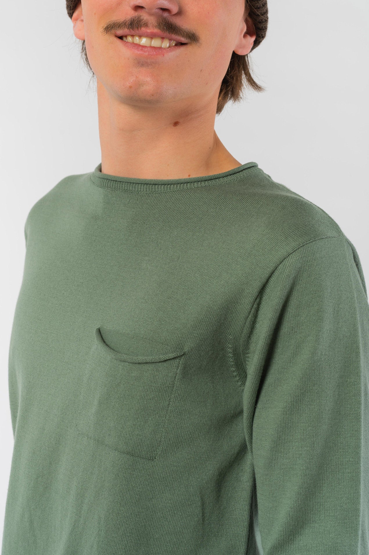 M-M121-K07-Light-Knit-Crew-Neck-aus-Bio-Baumwolle-Natuerliche-Mode-Herren-MARSILIO-Light-Khaki-Vorne4