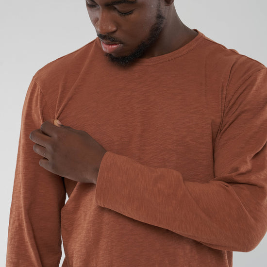 M-M221-03-B03-MACA-Longsleeve-aus-Bio-Baumwolle-Bio-Fair-Trade-Kleidung-Online-Shop-Herren-DABONI-DarkOrange-Detail